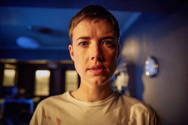 Agyness Deyn - Hard Sun - Z filmu