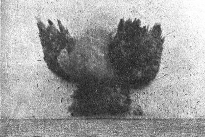 Proč musela být za dramatických okolností odpálena loď s nákladem tun dynamitu?