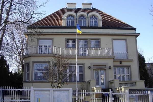 Ukrajinská ambasáda v Praze dostala podezřelý balíček, byla v něm živočišná tkáň