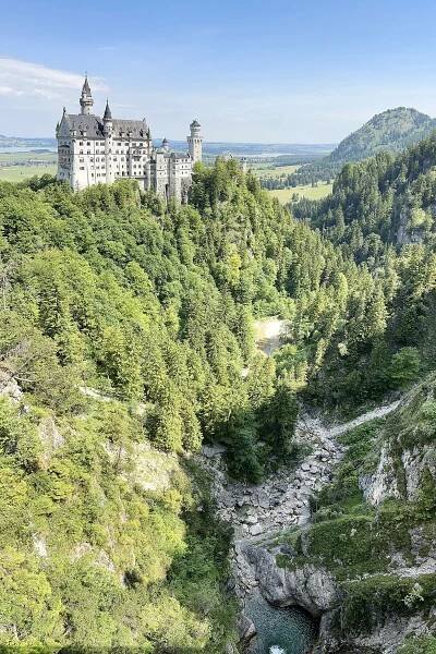 STEPPING INTO A FAIRYTALE :: NEUSCHWANSTEIN CASTLE | Burbs2Abroad ✈