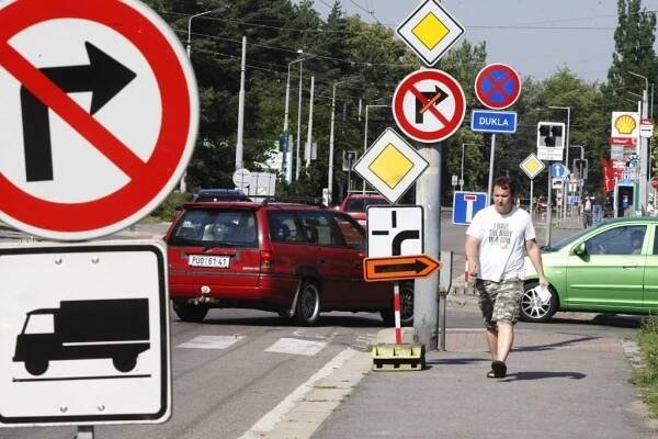 Další uzavírka. Pardubicemi už skoro není kudy projet
