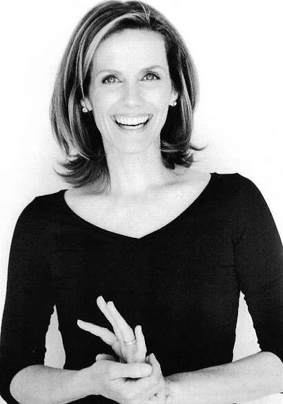 JULIE HAGERTY (Cerise)
