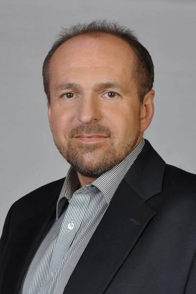 Exposlanci z kauzy trafik: Stát se jim veřejně omluvil a slíbil odškodné. Kolik?