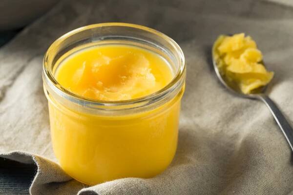 Ghee maslo: V čom je ghee lepšie ako klasické maslo? (+ recept na domáce ghee maslo)