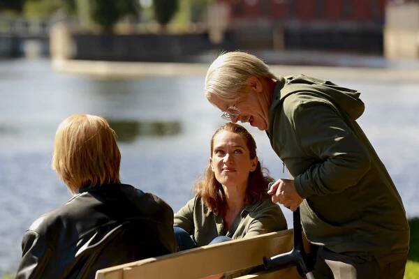 Kummeli esittää: Kontio & Parmas - Naisenergiaa ja murhaa - Z filmu - Elsa Saisio, Timo Kahilainen