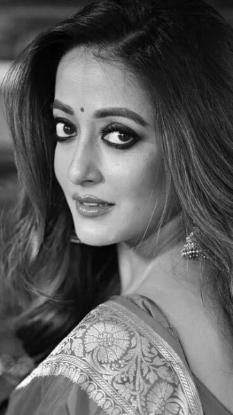 Breathtaking pictures of Raima Sen