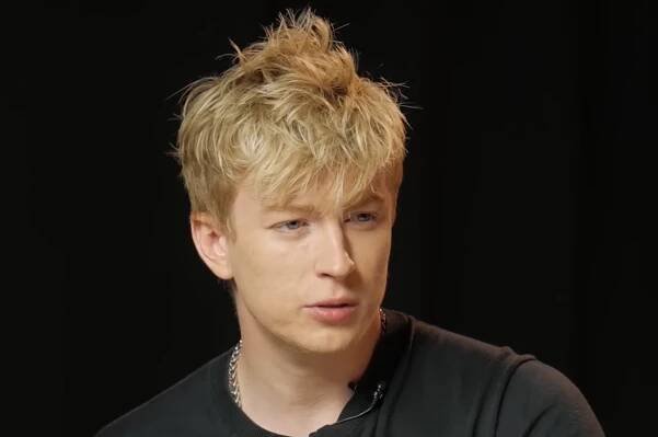 Adam Mišík oceňuje rodinné vazby: Vlastní rodičovství a bydlení s rodinou pod jednou střechou.