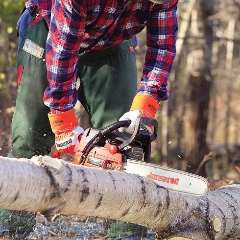 Use Your Chainsaw Safely and Effectively With These Tips