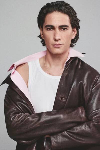 Enzo Vogrincic Hits the Studio with Zara: Casual Meets Chic