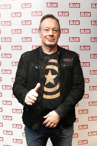90ky: Michal Dvořák z Lucie. Šílené turné, ponorka v kapele i „Stouni“ na Strahově!
