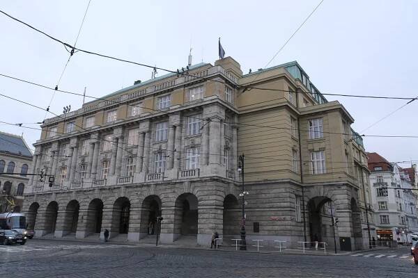 Odměny vedení UK pobouřily akademiky. Je to nespravedlivé, píší v dopise
