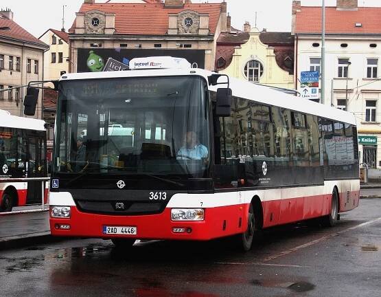 Soubor:SOR NB 12 n°3613 in Prague.JPG