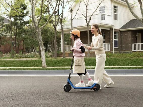 Ninebot by Segway eKickScooter C2 Lite modrá