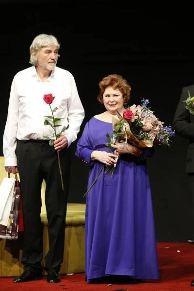 Herečka Naďa Konvalinková má páru jako buldozer. Při premiéře si zahrála tak trochu sebe - Expres.cz