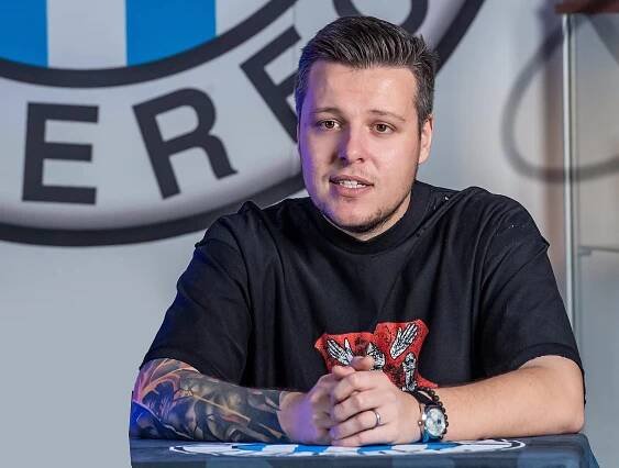 Majitel fotbalového Liberce Kania bude otcem, jeho manželka je těhotná