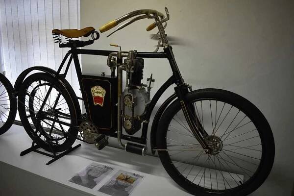 Muzeum představuje i řadu strojů ze samého počátku století
