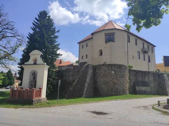 Areál hradu a zámku - Polná - Architektonické památky - Hrady, zámky, tvrze, paláce - Kraj Vysočina - Polná