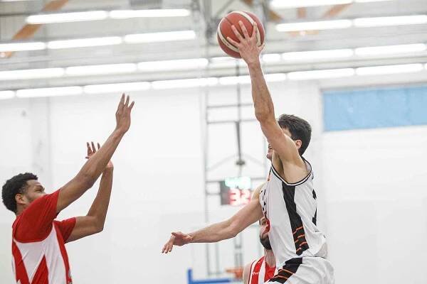 Královští sokoli Hradec Králové (bílí) vs. BK Pardubice 76:82