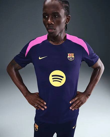 Pánské fotbalové tričko Nike Dri-FIT FC Barcelona Strike s krátkým rukávem - Imperial Purple/Imperial Purple/Vivid Purple/Midwest Gold