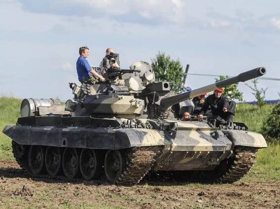 Řízení ruského tanku T-55