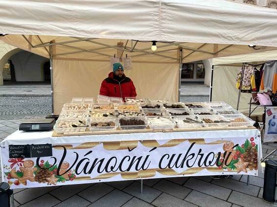 Novojičínský adventní trh: Rafinovaná nabídka teplého pití i polské máslo