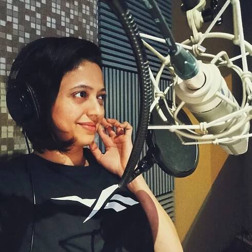 Neeta Pillai: 15+ Dazzling Photos That Highlight Their Unique Style and Personality 26