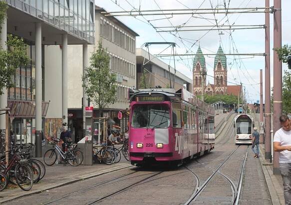 Freiburg – Straßenbahnen und Busse in Krefeld