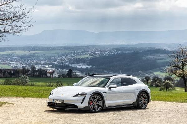 Porsche Taycan: Detailed auto specifications & interactive comparison tool