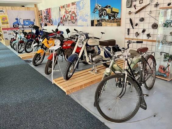 Za starými motocykly a traktory musíte do Radovesnice II. Tamní veteránské muzeum jich hostí na 350!