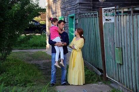 Luiza-Gabriela Brovina, Alexandr Lazarev ml., Olga Budina - Zemskij doktor. Vozvraščenie - Z filmu
