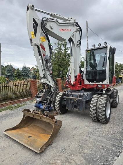 Archiwa Takeuchi - Trust Machinery - Karolina Maniara