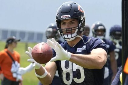 FILE - Chicago Bears tight end Cole Kmet works on the field during NFL football practice in Lake Forest, Ill., Wednesday, June 7, 2023. The Bears and tight end Cole Kmet have agreed to a multi-year, $50 million contract extension, a reward for a homegrown player coming off his best season(AP Photo/Nam Y. Huh)