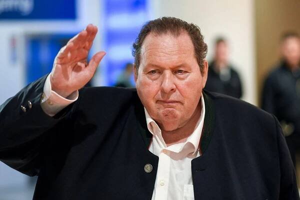 Mrkněte, jak dnes vypadá obrovský komisař ze seriálu Big Ben. Když byl v Praze, vážil prý 250 kilo!