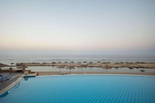 Bazén v ubytování Radisson Blu Resort El Quseir nebo v jeho okolí