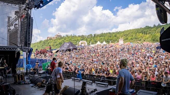 Hrady CZ ve velkém stylu! Letní festivalová šňůra nabídne hvězdný program