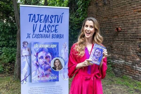 Jana Bernášková pokřtila svou knihu Tři hodiny lásky - Spycross