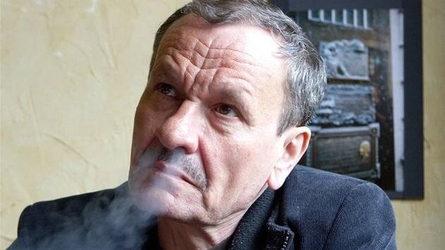 Divadelní režisér, herec a dramatik Miroslav Krobot při rozhovoru pro iDNES.cz