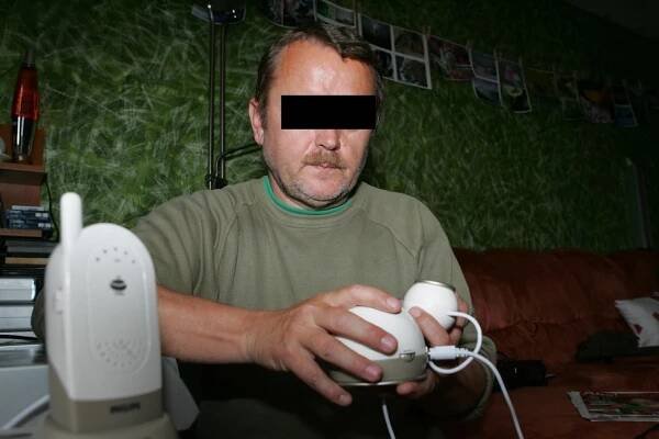 Podcast: Šok policistů po odhalení týrání v Kuřimi. Chlapec ležel svázaný izolepou ve vlastních zvratcích