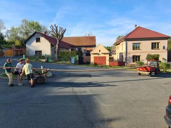 Stavění máje a pálení čarodějnic - Oficiální stránky obce Opatovice I
