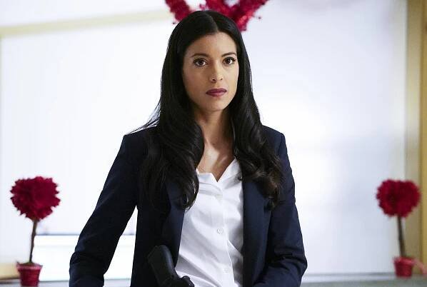 Zbrojnice - Padlí - Z filmu - Stephanie Sigman