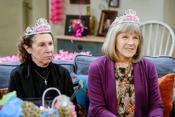 Máma - Lesby s cukrovkou a červenající se nevěsta - Z filmu - Rhea Perlman, Mimi Kennedy