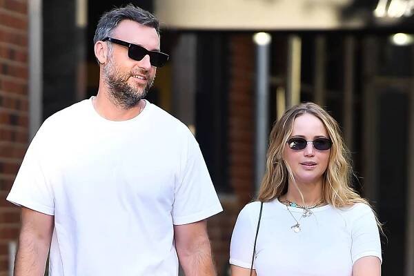 Jennifer Lawrence Has PDA-Filled Lunch Date with Husband Cooke Maroney After Announcing Pregnancy with Baby No. 2