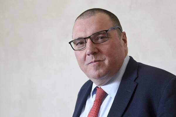 Jana Klímová – Neovlivní – investigativní deník o vlivu a lidech