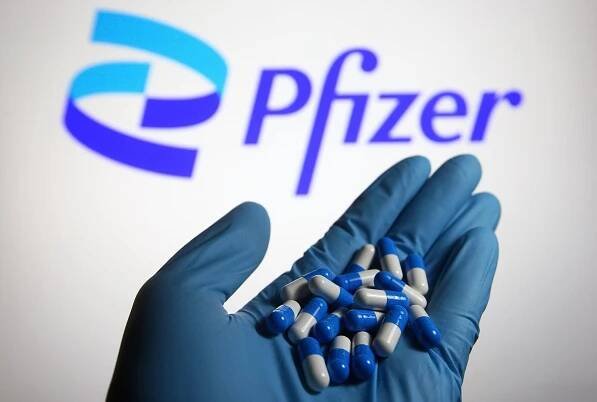 Léky proti covidu za 1,8 miliardy. Pfizer chce smlouvu, neví, kdy je dodá