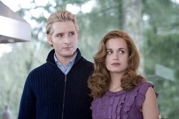 Peter Facinelli says he got 'Twilight' role after sending director Catherine Hardwicke a vampire book