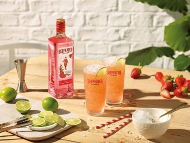 Pink Floradora - Gin & Ginger Ale Cocktail - Beefeater Gin