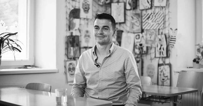 Tomáš Chrobák: Pojďme využít příležitosti a na chvíli zrušit povinné úkoly i známky. A pozorujme, co se stane