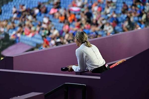 Denisa Helceletová působí v Římě při televizních přenosech jako atletická expertka