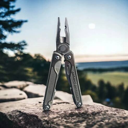 NÁSTROJ MULTITOOL LEATHERMAN Charge TTI Plus - 19 NÁSTROJOV + PUZDRO Nástroje meradlo nožnice otvárač na fľaše otvárač na konzervy píla pilník studené dláto odstraňovač izolácie plochý skrutkovač