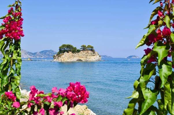 malý ostrov cameo, zakynthos, řecko. - brož s kamejí - stock snímky, obrázky a fotky